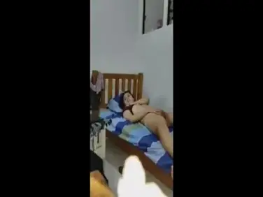 Gadis Cantik Pasrah Goyang Kasur Kost Bareng Pacar